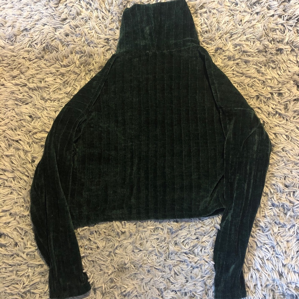 TURTLE NECK CROP TOP